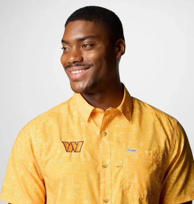 Camisa de manga corta PFG Super Slack Tide™ para hombre – Washington Commanders