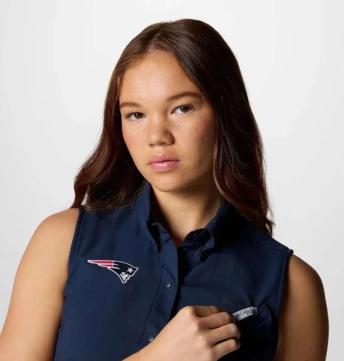 Camisa sin mangas PFG Tamiami™ para mujer – New England Patriots