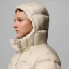 Chaqueta con capucha y plumón Cloudview™ para mujer