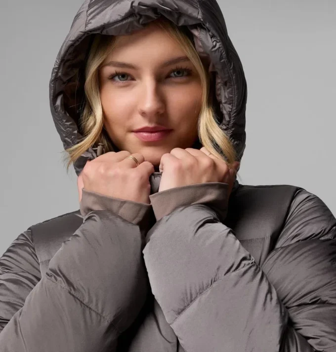 Chaqueta larga con capucha Amaze Puff™ para mujer